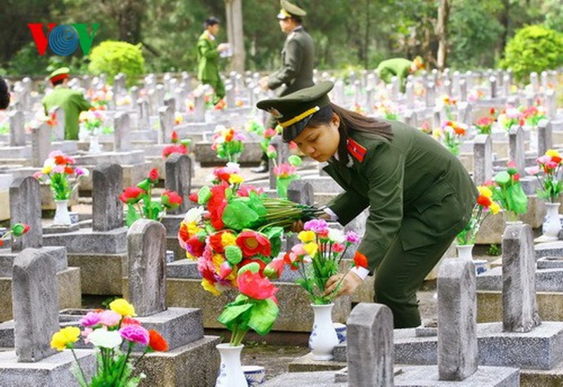 nghia trang liet sy ngay cuoi nam hinh 1