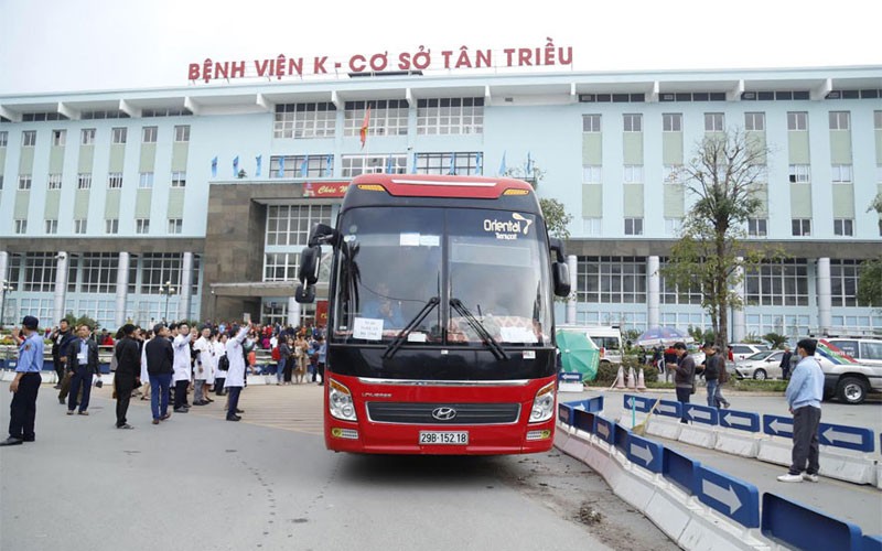 11 chuyen xe dua benh nhan cua 10 benh vien ve que don tet hinh 1