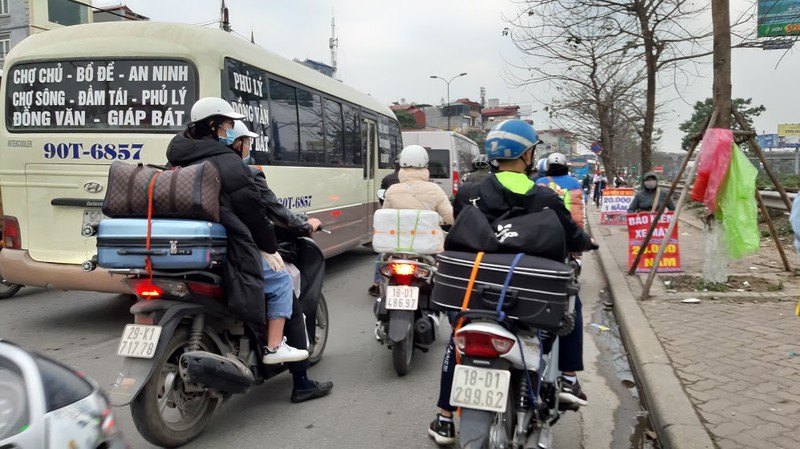 dong nguoi un un roi thu do ve que an tet co truyen hinh 3