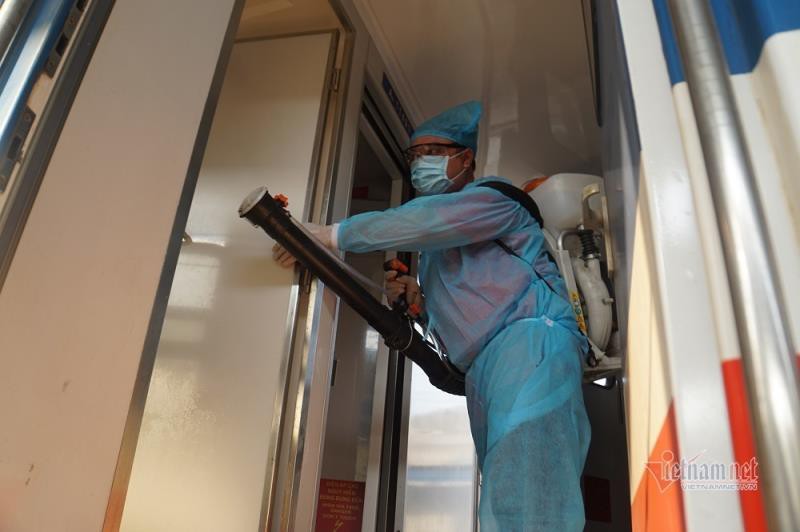 anh: khu trung doan tau ngua corona truoc khi cho khach o ga sai gon hinh 10