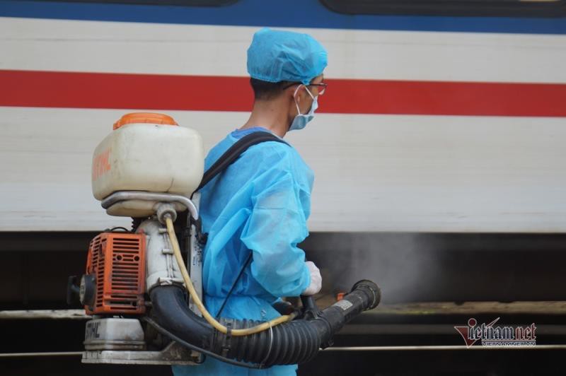 anh: khu trung doan tau ngua corona truoc khi cho khach o ga sai gon hinh 3