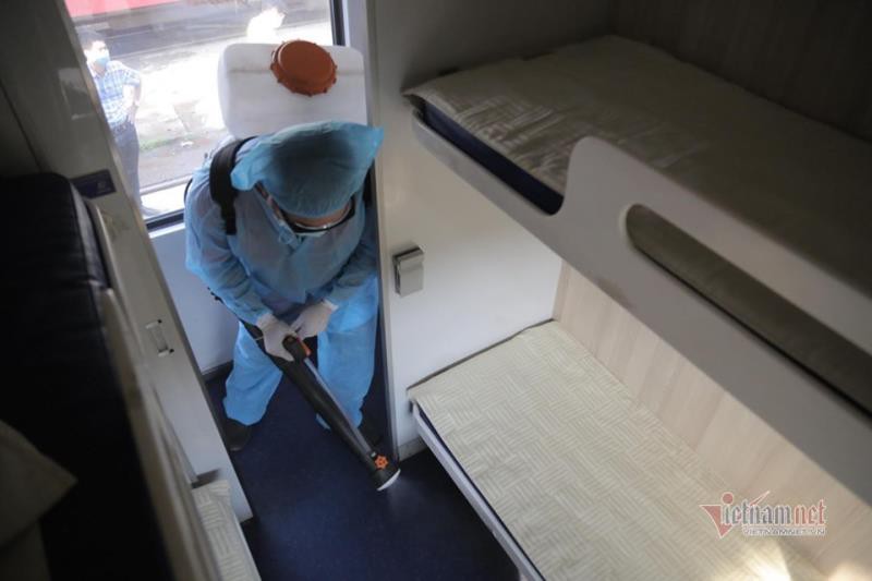 anh: khu trung doan tau ngua corona truoc khi cho khach o ga sai gon hinh 4