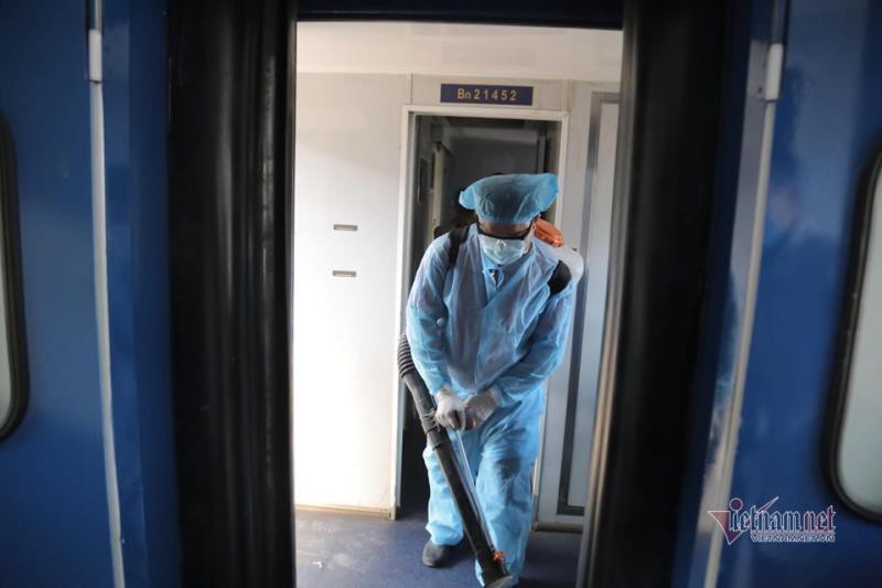 anh: khu trung doan tau ngua corona truoc khi cho khach o ga sai gon hinh 8
