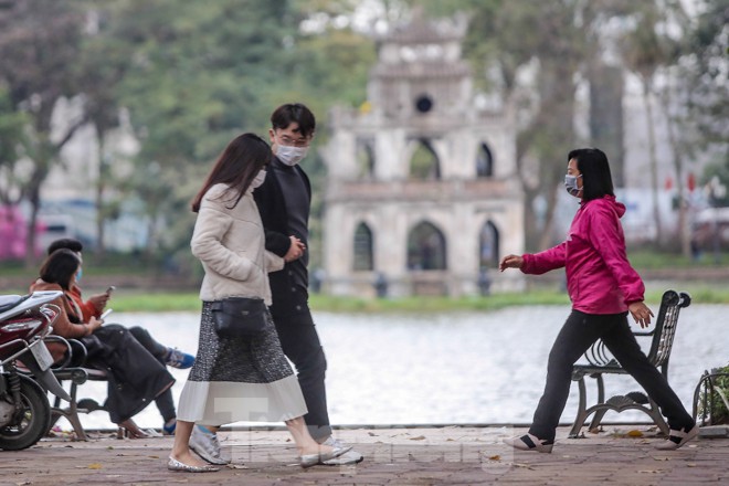 anh: pho di bo ho guom van dong duc du khach sau tam dung hoat dong hinh 6