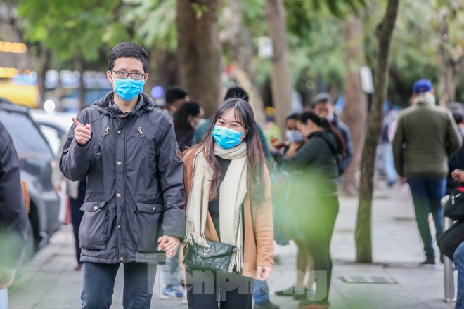 anh: pho di bo ho guom van dong duc du khach sau tam dung hoat dong hinh 12