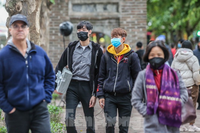 anh: pho di bo ho guom van dong duc du khach sau tam dung hoat dong hinh 3