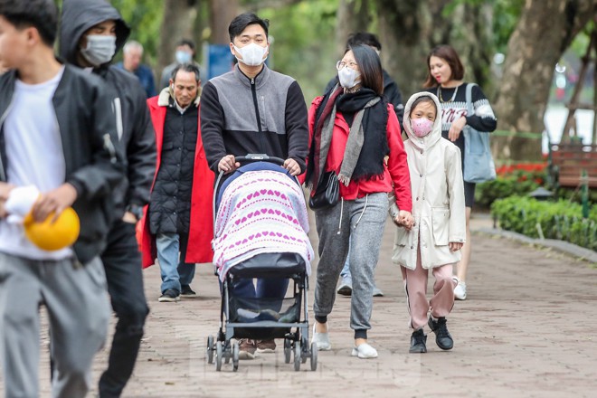 anh: pho di bo ho guom van dong duc du khach sau tam dung hoat dong hinh 4