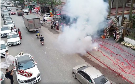 chu tich ha noi chi dao xu ly nghiem vu dot phao trong dam cuoi o soc son hinh 1