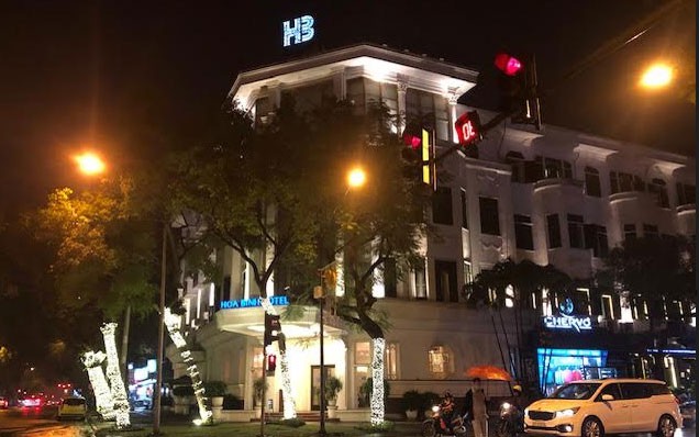 khach san hoa binh duoc giam sat cach ly tap trung nhu the nao? hinh 1