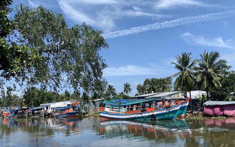 tiep tuc tim 2 thuyen vien tro ve tu malaysia de dua di cach ly tap trung hinh 1