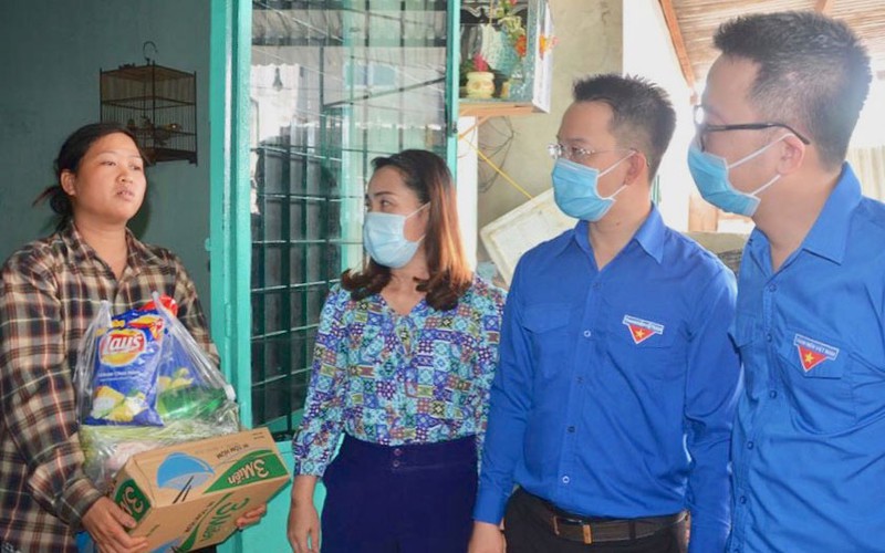 "trieu bua com" den voi nguoi ngheo da nang hinh 1