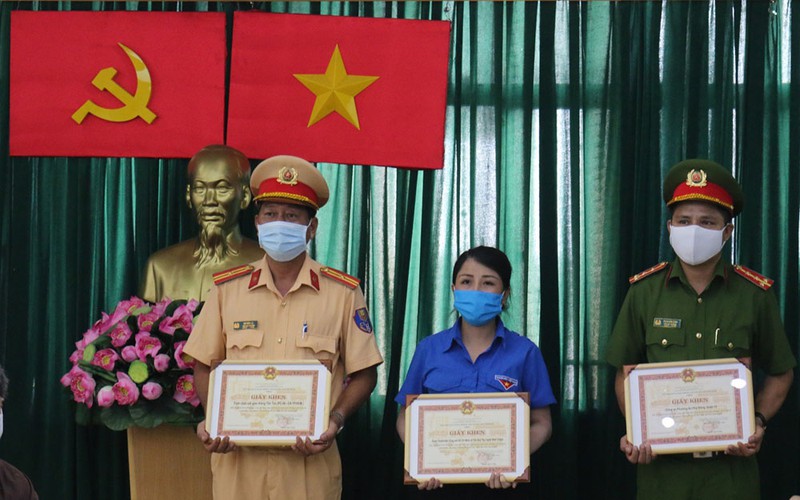 thuong dot xuat cac don vi chong "dinh tac" tren quoc lo  hinh 1