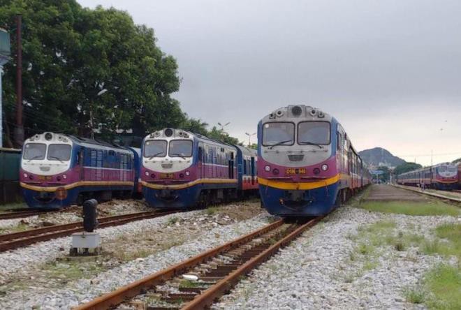 tau vang khach, hon 3.000 nhan vien duong sat mat viec hinh 1