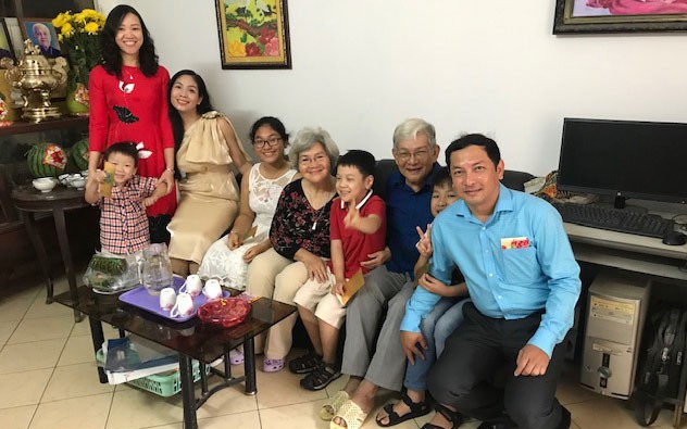 gia dinh thay le van quoi day con nen nguoi tu chu nghia, dieu nhan hinh 2