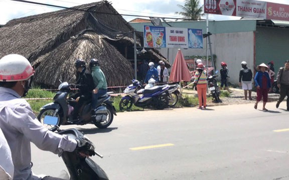 doi nam nu chet bat thuong trong quan ca phe hinh 1