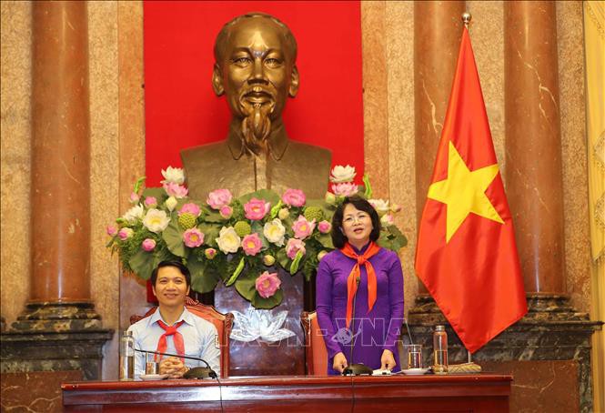 pho chu tich nuoc dang ngoc thinh gap mat doan chau ngoan bac ho tinh nghe an hinh 1