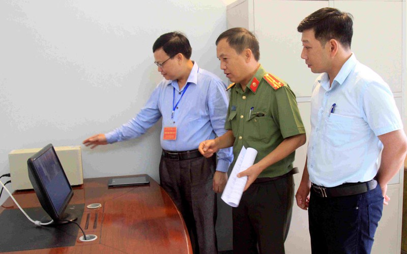  cho thoi lam nhiem vu 4 can bo lam thi o lai chau dien f2, f3  hinh 1