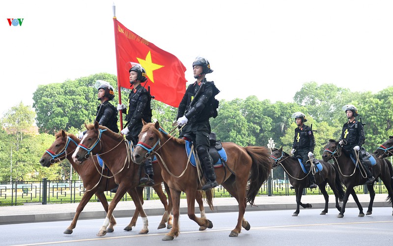 canh sat co dong ky binh dieu hanh ra mat truoc dai bieu quoc hoi hinh 6