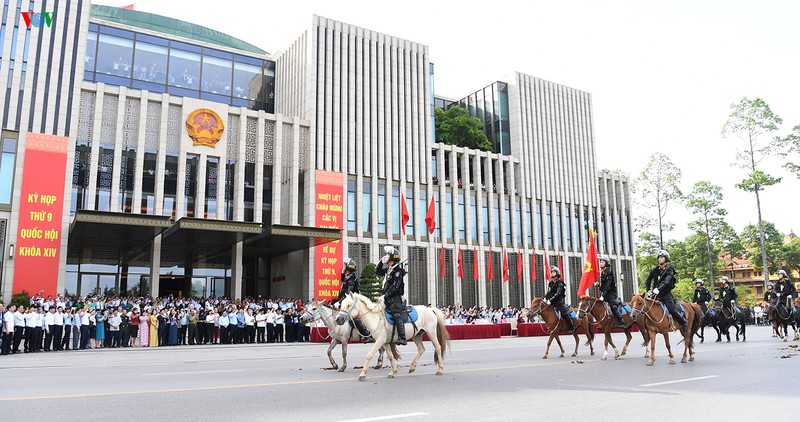 canh sat co dong ky binh dieu hanh ra mat truoc dai bieu quoc hoi hinh 8