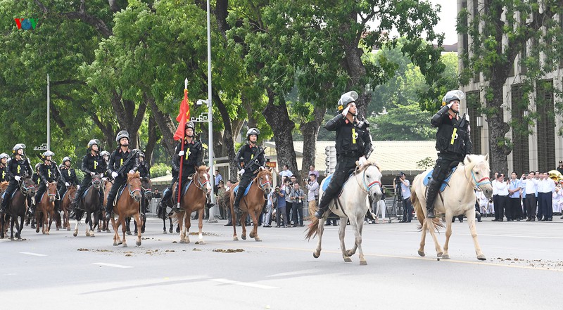 canh sat co dong ky binh dieu hanh ra mat truoc dai bieu quoc hoi hinh 9