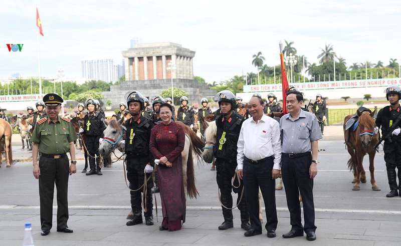 canh sat co dong ky binh dieu hanh ra mat truoc dai bieu quoc hoi hinh 16