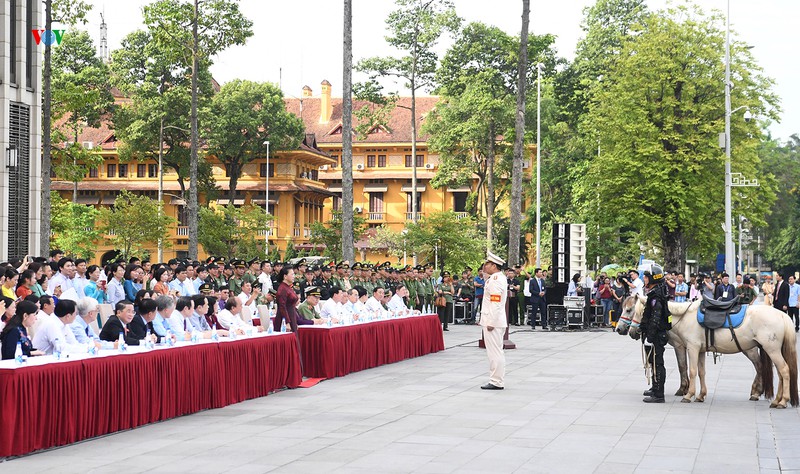 canh sat co dong ky binh dieu hanh ra mat truoc dai bieu quoc hoi hinh 1