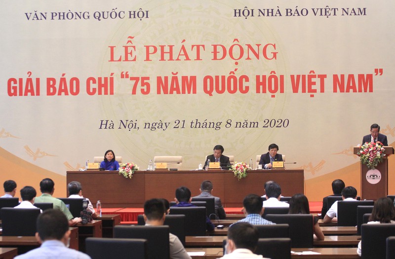 phat dong giai bao chi "75 nam quoc hoi viet nam" hinh 1