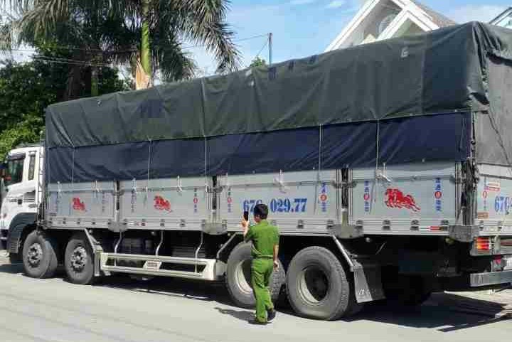 lai xe qua tai, bo tron bi phat gan 40 trieu dong hinh 1