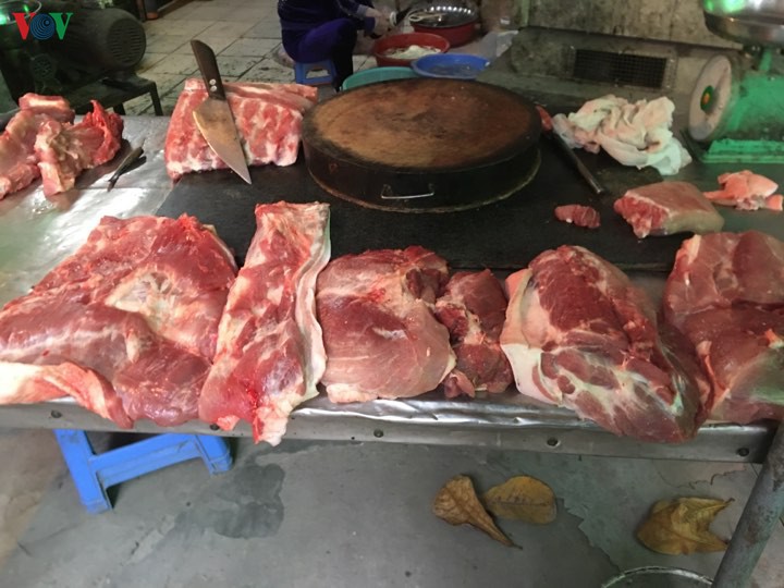 viet nam thieu hut khoang 200.000 tan thit lon hinh 1