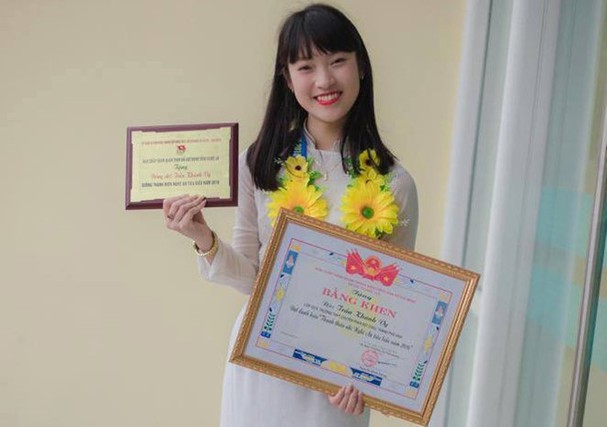 nu sinh nghe an tu mua o to, mua dat tang bo me o tuoi 20 hinh 1