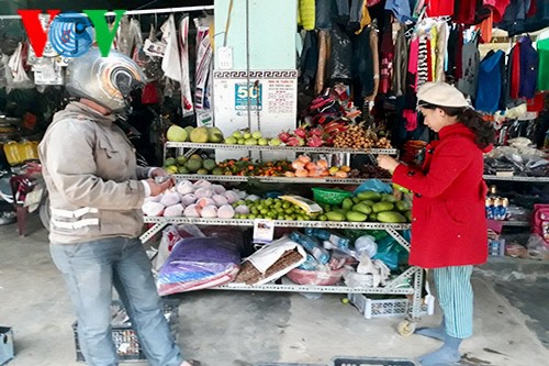hang hoa tet da den tan khu dan cu cua nguoi nam tra my hinh 1