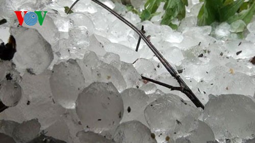 mua da va dong loc gay thiet hai hon 12.000 ngoi nha hinh 1