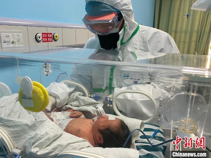 ​virus corona chung moi co kha nang lay tu me sang con hinh 1