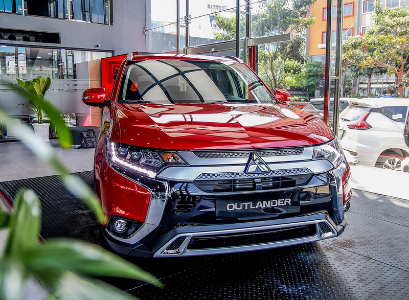 kham pha mitsubishi outlander 2020 gia tu hon 800 trieu dong hinh 1