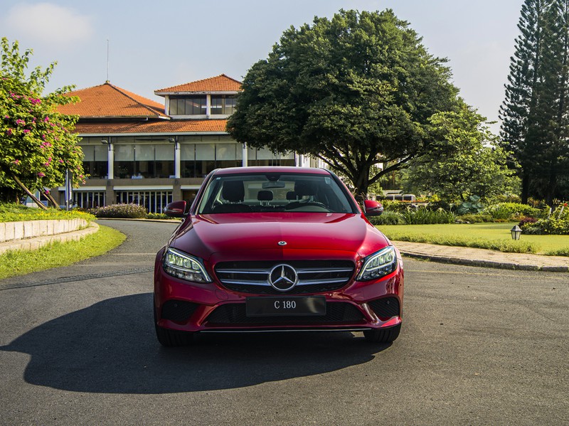mercedes-benz c180 "gia re" duoc trang bi nhung gi? hinh 1