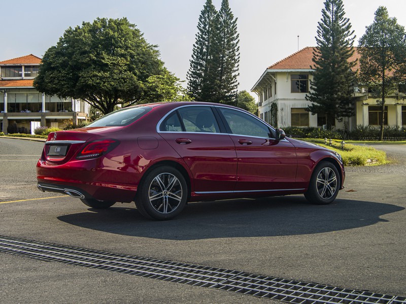 mercedes-benz c180 "gia re" duoc trang bi nhung gi? hinh 2