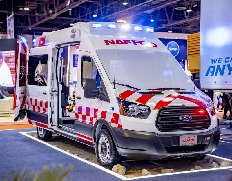 ford transit thu hut khach hang trung dong hinh 1