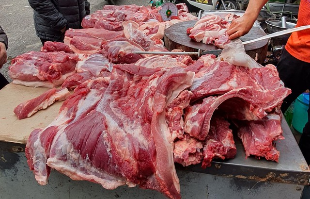 thit lon dat do, hai san thua mua, gia re lai thua vang nguoi mua hinh 1