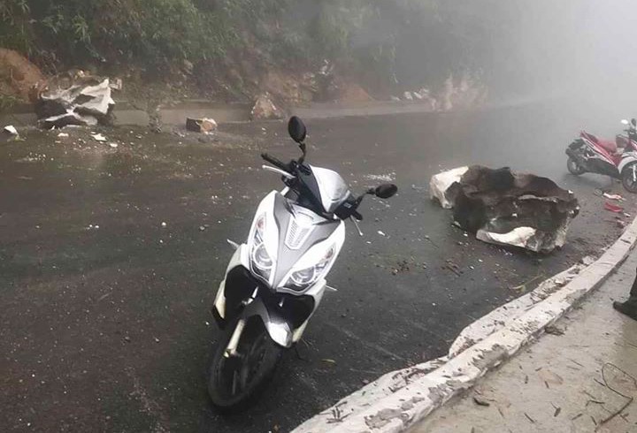va phai da tang roi xuong duong, mot nguoi dan sa pa bi thuong hinh 1