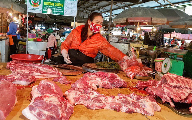 gan 300.000 dong/kg thit lon, lam sao co the chan da tang gia? hinh 2