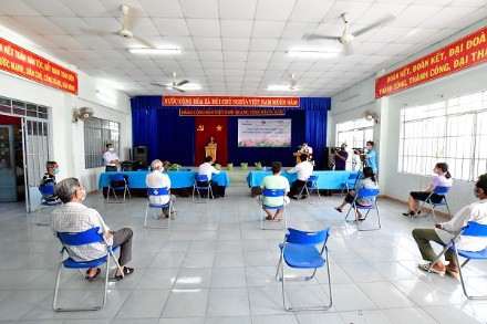 tram huong khanh hoa trao 10 tan gao giup dong bao kho khan mua dich hinh 3