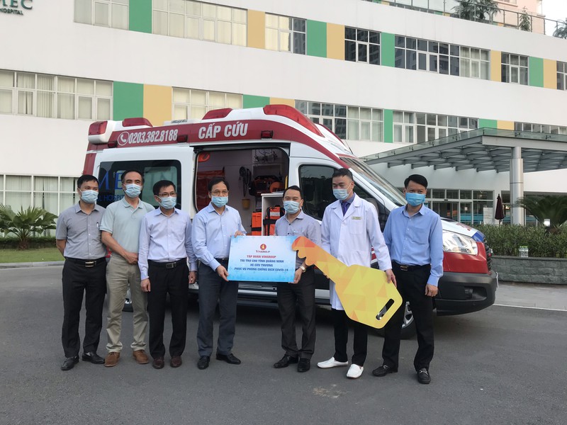 vingroup tang quang ninh xe cuu thuong phuc vu chong dich covid-19 hinh 1