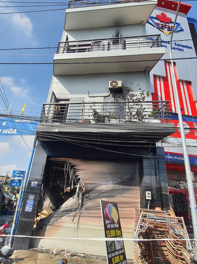 nan nhan mac ket trong vu chay nha o binh tan chet tai benh vien hinh 1