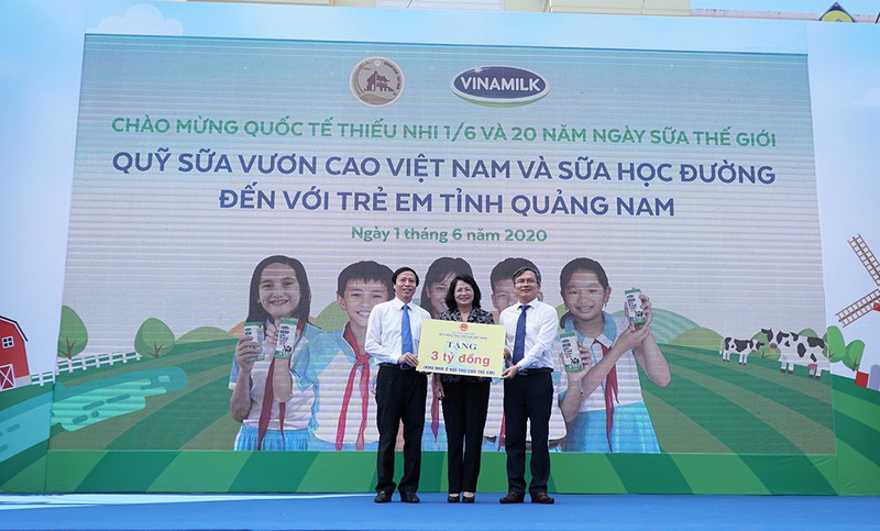 34.000 tre em quang nam don nhan niem vui uong sua tu vinamilk trong ngay 1/6 hinh 3
