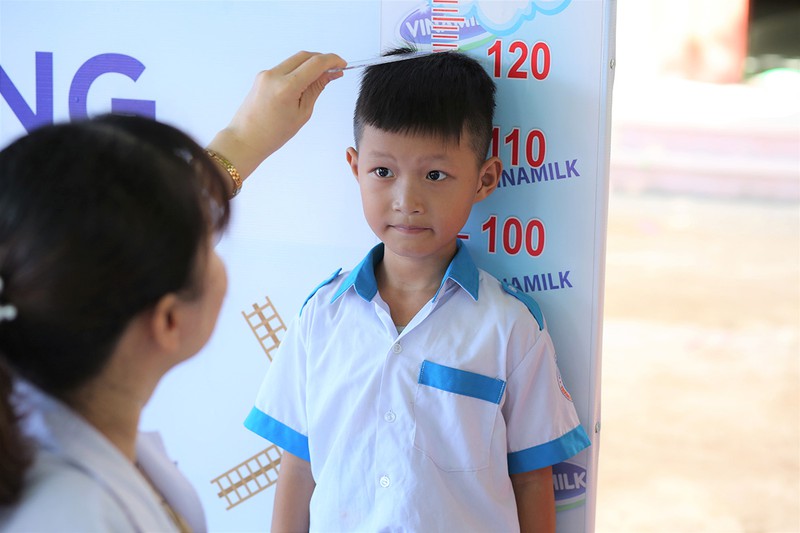 34.000 tre em quang nam don nhan niem vui uong sua tu vinamilk trong ngay 1/6 hinh 8