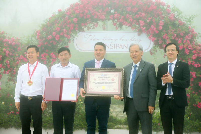 thung lung hoa hong lon nhat viet nam tai sun world fansipan legend "khung" co nao?  hinh 1