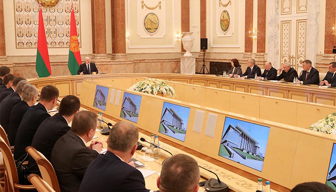 tong thong belarus lukashenko bo nhiem thu tuong moi  hinh 1
