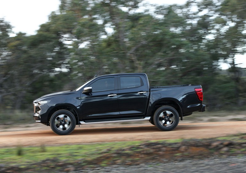 mazda bt-50 2021 thiet ke hoan toan moi chinh thuc ra mat hinh 6