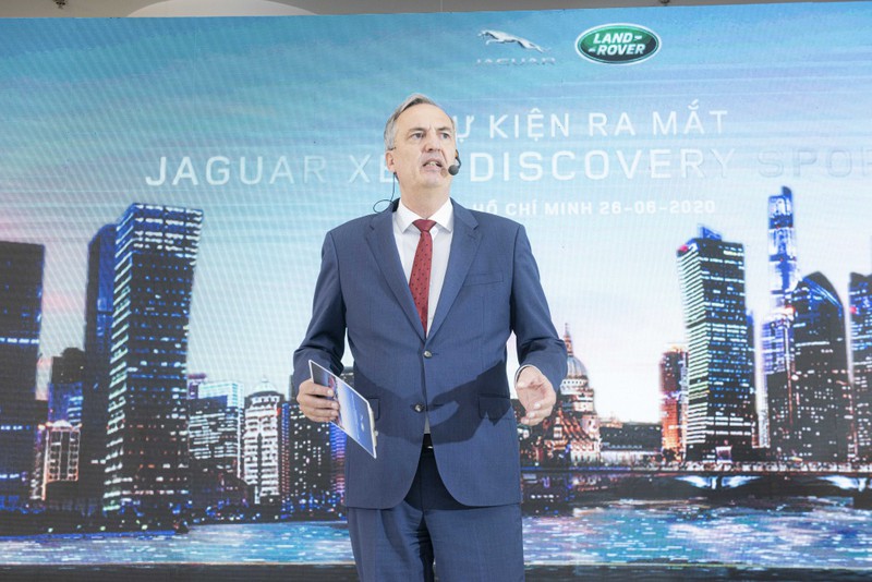 jaguar xe va land rover discovery sport chot gia tu 2,61 ty dong hinh 7