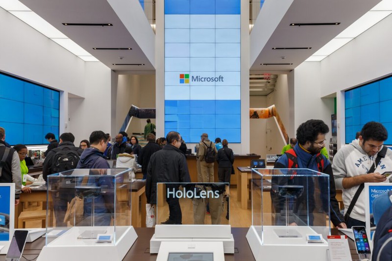nhieu cua hang ban le cua microsoft corp phai dong cua hinh 1